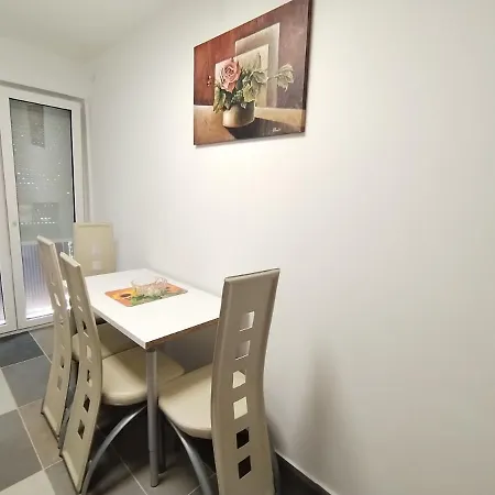 Lola Ruza Apartmán *